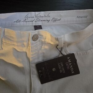 Gloria Vanderbilt Women's White Capri Jeans